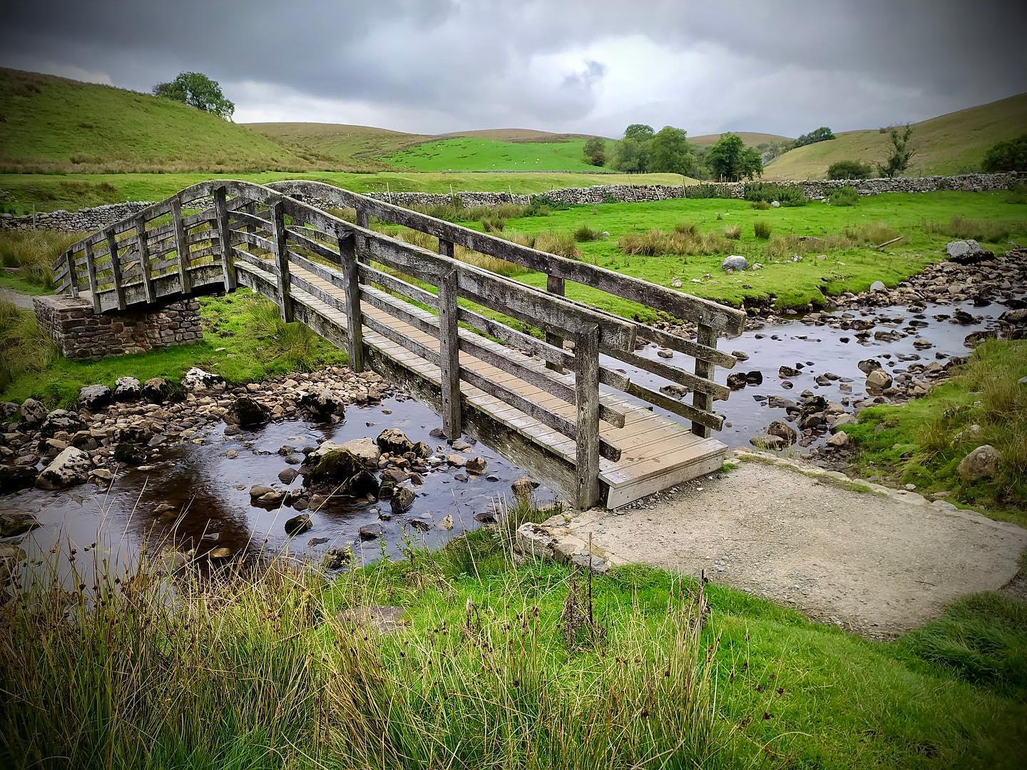 Throwback to a Yorkshire Three Peaks Challenge in September. The classic route covers 39 km and 1600m of ascent over a challenging 12 hours. Well done to everyone who completed it!⛰🥾⛰
.
.
.
#wildernessdevelopment #yorkshirethreepeaks #yorkshirethreepeakschallenge #tbt #throwbackthursday #throwback #challenge #challengeyourself #challengeevent #yourhikes #roamtheuk #ukhikes #hikebritain #hikingadventures #ukhikingofficial #hikinguk #mountainsfellsandhikes #igersyorkshire #outdoorhikingculture