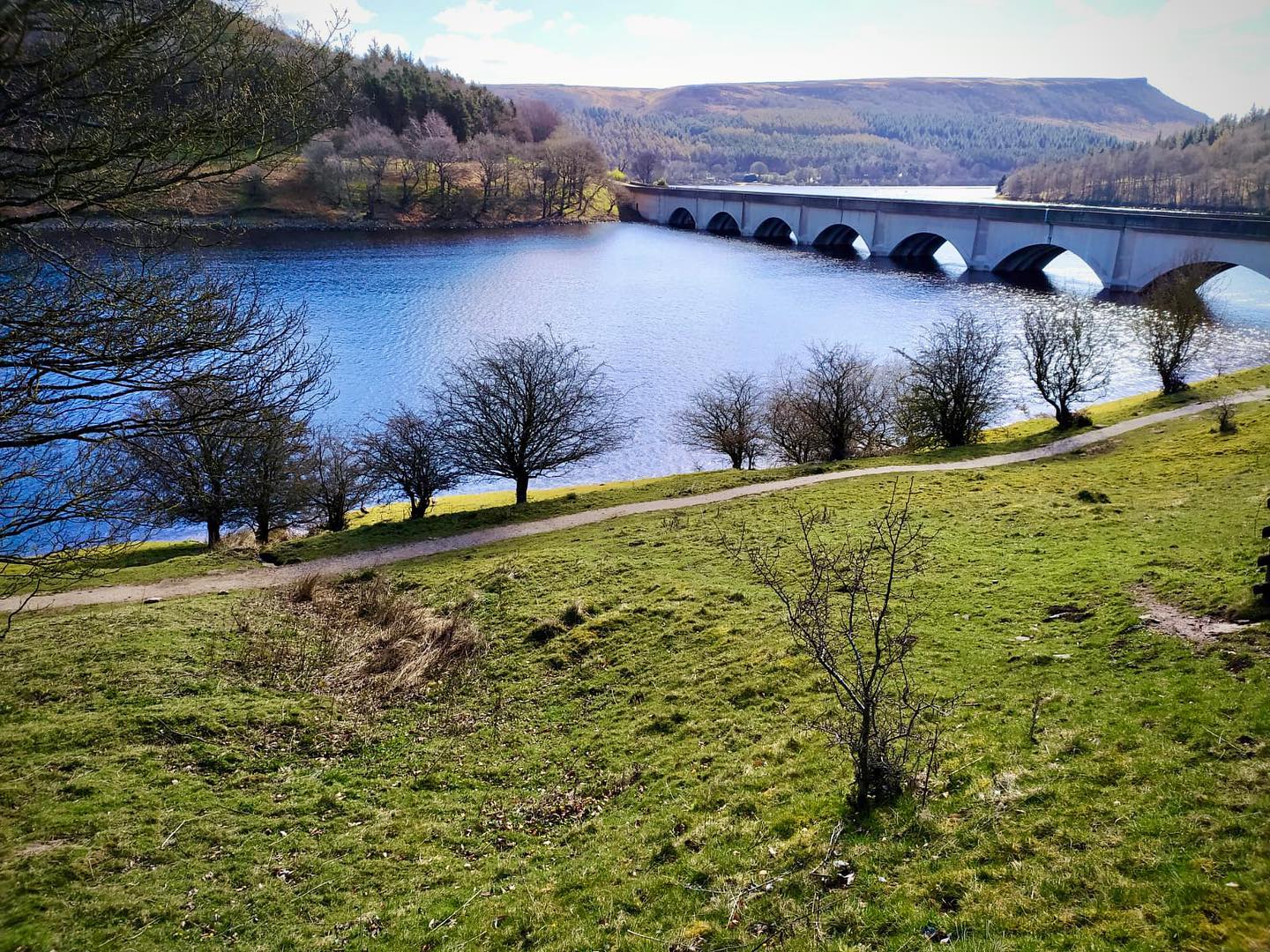 Morning views at Ladybower Reservoir ⛰☀️⛰
.
.
.
#wildernessdevelopment #peakdistrict #ladybowerreservoir #expeditions #navigationtraining #lovemyoffice #outdooroffice  #hikingadventures #ukhikingofficial #hiking #hikersuk #mapmyhike #outdoorhikingculture #mountainsfellsandhikes #dukeofedinburgh #dukeofedinburghaward #dukeofedinburghgold #dofe #dofegold #dofeaward #youthexpedition #outdooreducation #outdoorpursuits #outdooradventures #outdooractivities